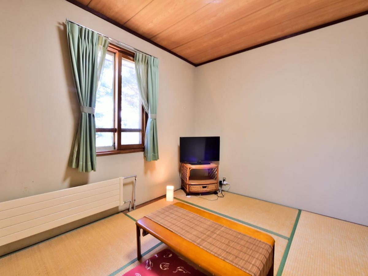 Kurumayama Kogen Guesthouse Urara Chino Esterno foto